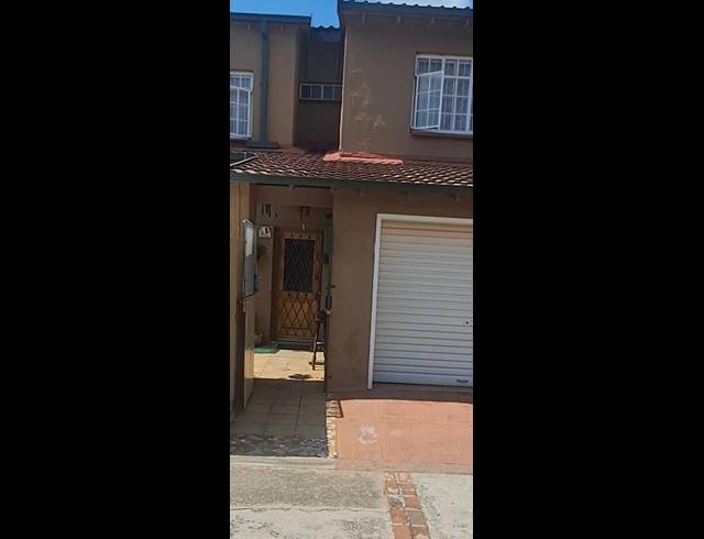 3 BEDROOM TOWNHOUSE FOR SALE IN SPRINGS